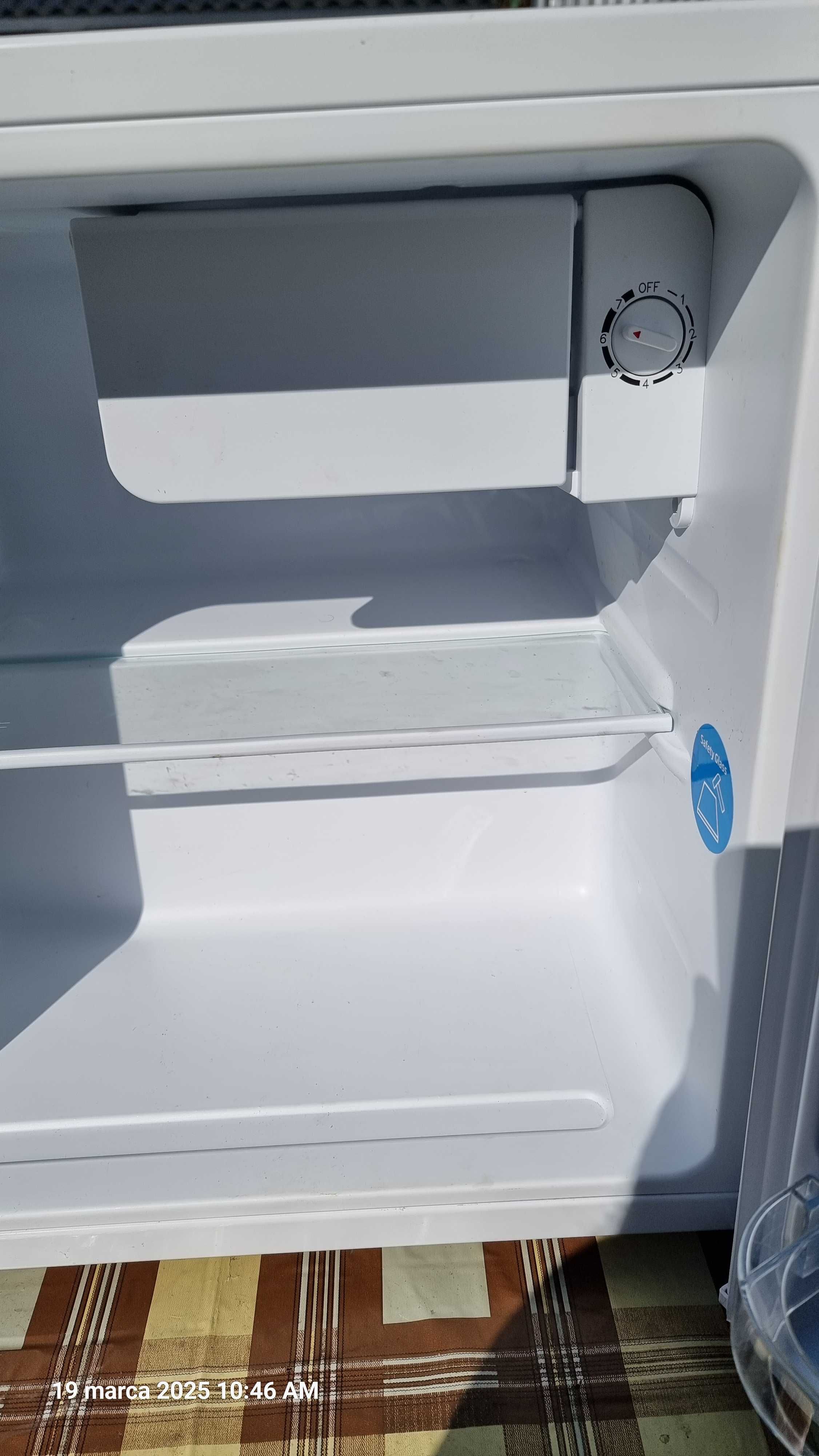 Lodówka AMICA FM050.4(E) 49.6cm Biała