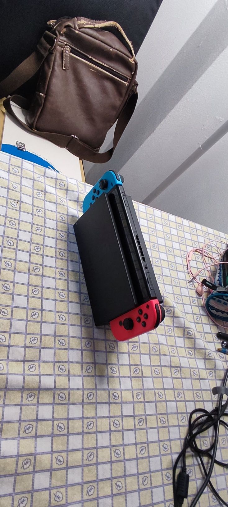 Nintendo Switch – Modelo OLED (azul neón/vermelho neón)