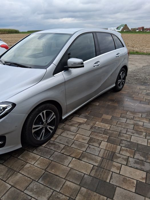Sprzedam Mercedes 180 klasa B 2015rok vw t-roc 2019