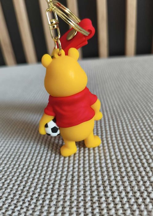 Breloczek zawieszka Kubuś Puchatek piłkarz nowy gadżet zabawka