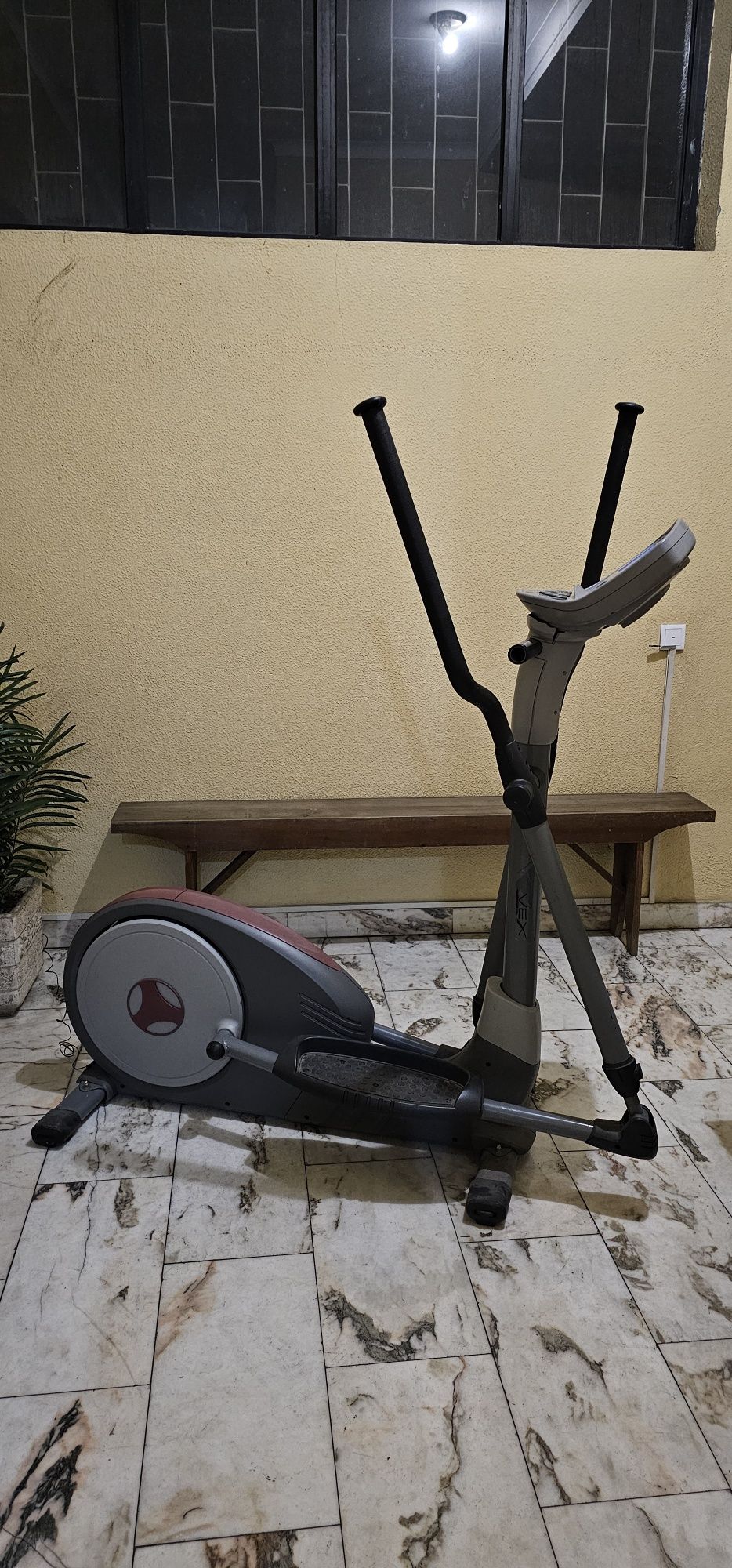 Bicicleta Eliptica Bollinger 
Permite liga