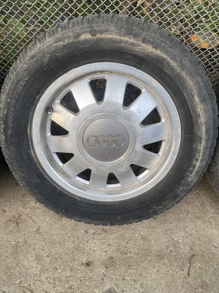 Продам диски  оригинал 205 65 r 15 с резиной 2000гр комплект