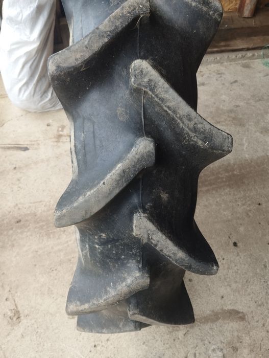 Шини на міні трактор 9.5-24