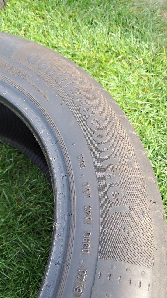 Dwie opony Continental 215/60 R17 96H