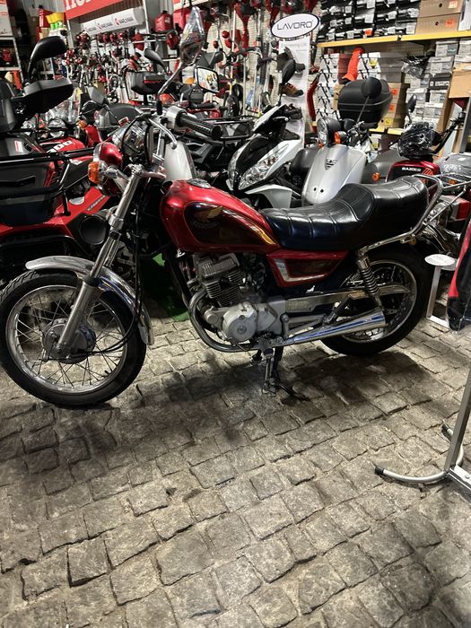 Honda CM 125.