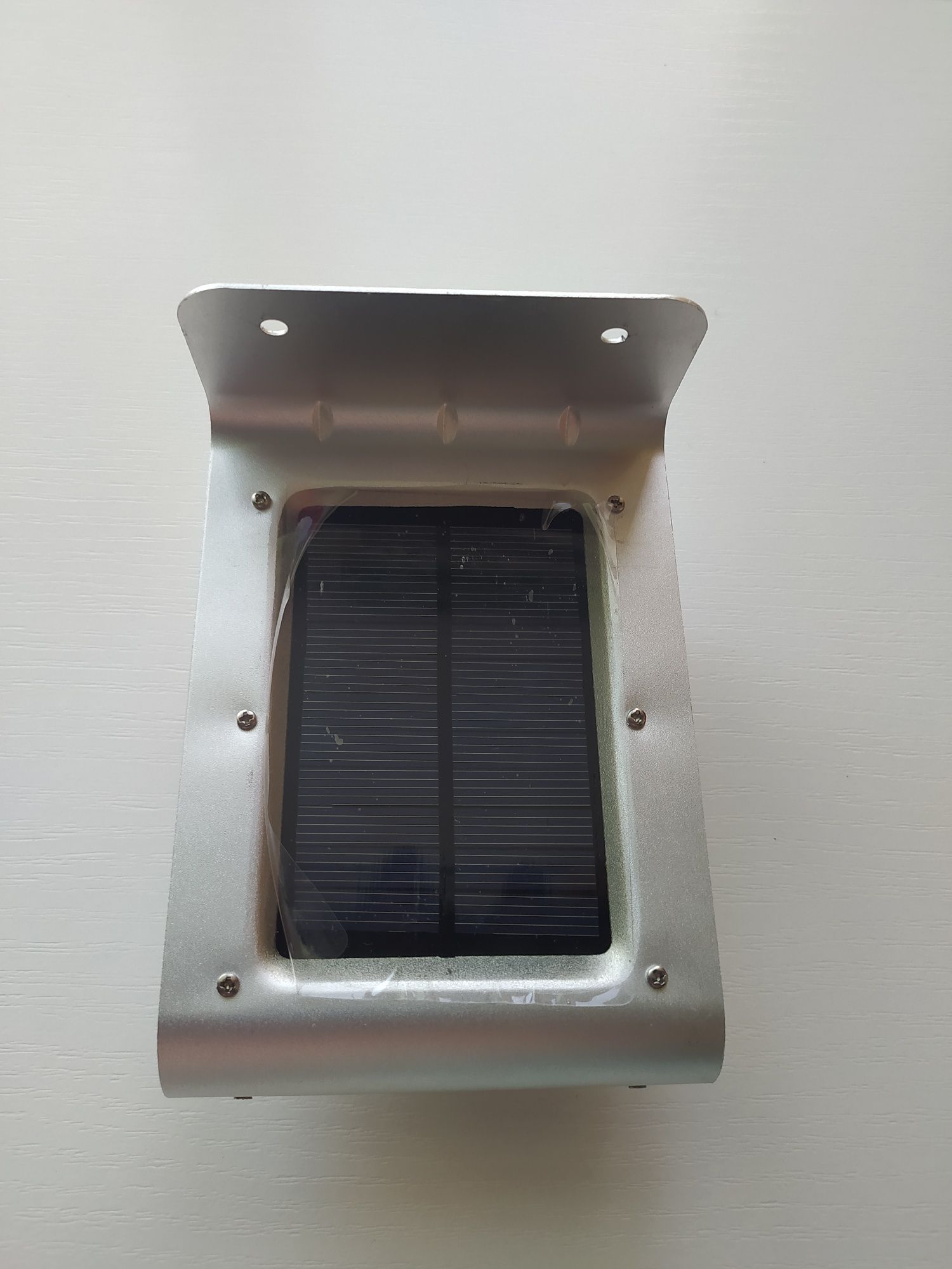 Вуличний прожектор на сонячних батареях із датчиком руху
