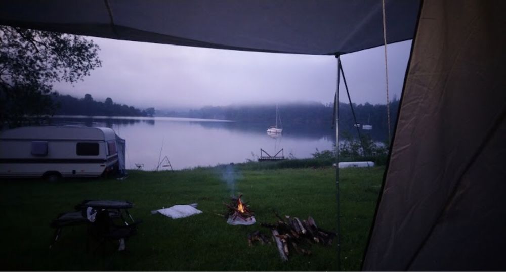 Pole namiotowe Camping Bieszczady nad jeziorem Solina Zawóz