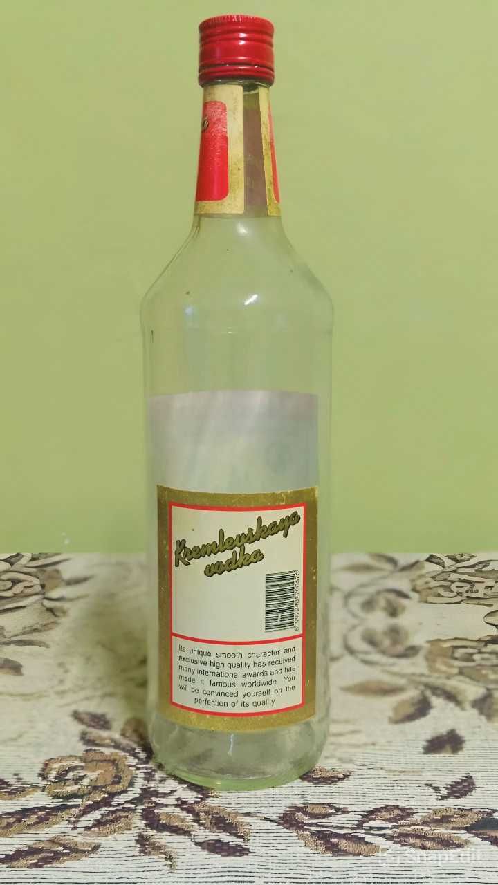 Пустая бутылка водки Kremlevskaya 90х