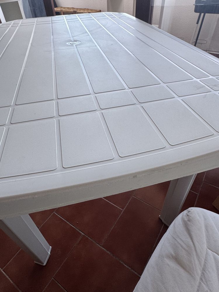 Mesa de resina retangular branca
