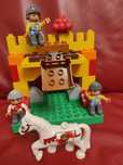 LEGO Duplo 3 rycerzy, koń i budowla