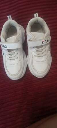 Білі кросівка FILA