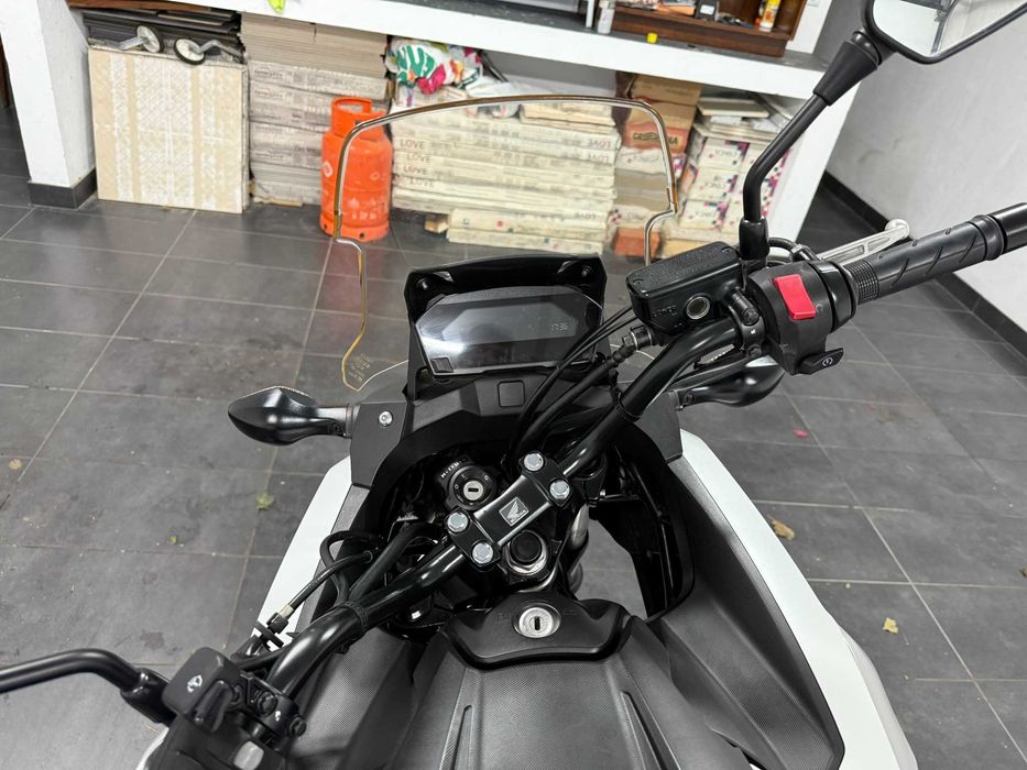 Honda 750 - Praticamente Nova - 6.000km