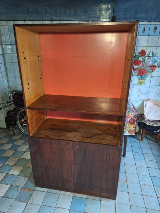 Сервант дерев'яний