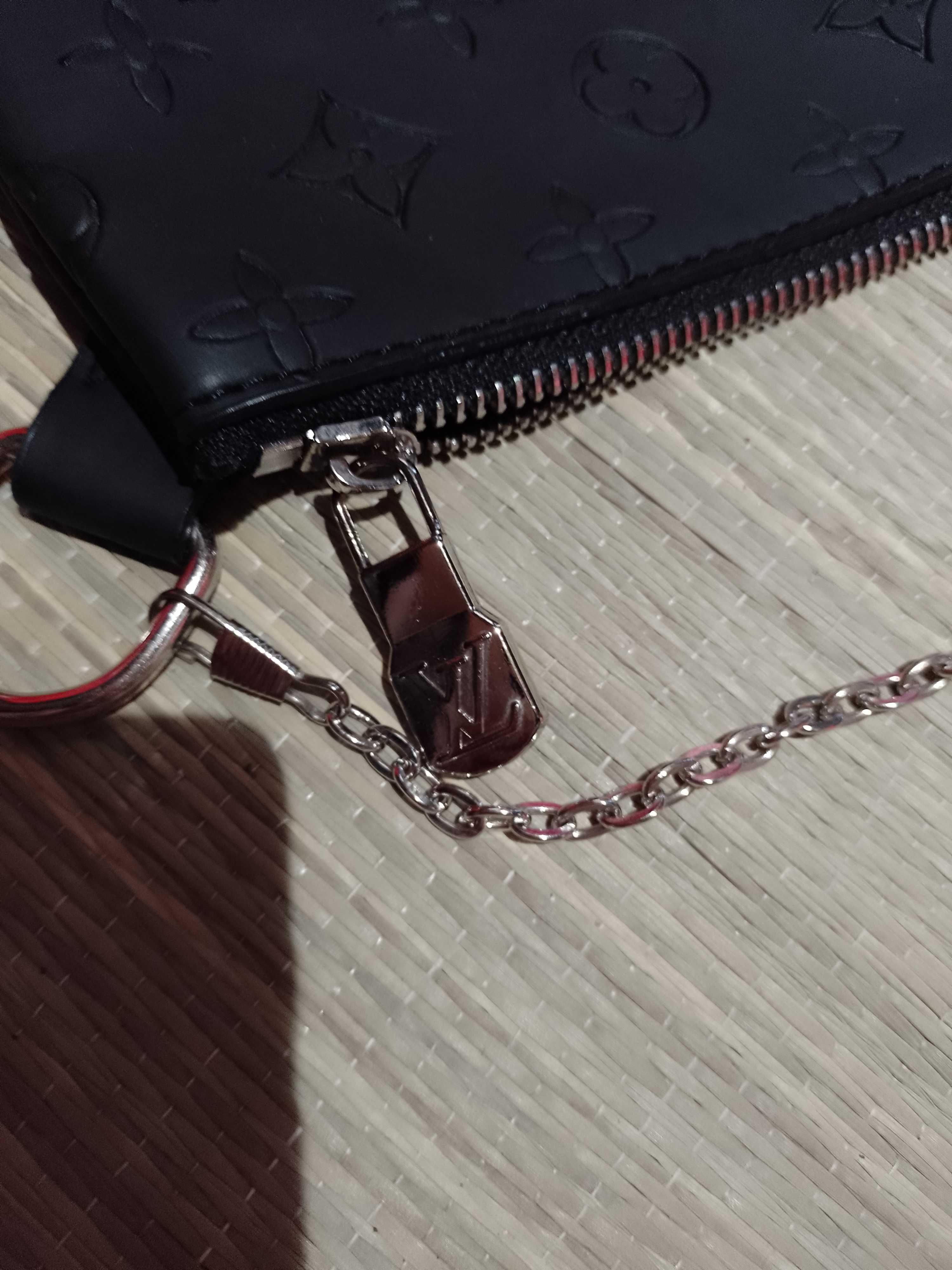 Louis Vuitton/Ekskluzywna , Czarna torebka listonoszka