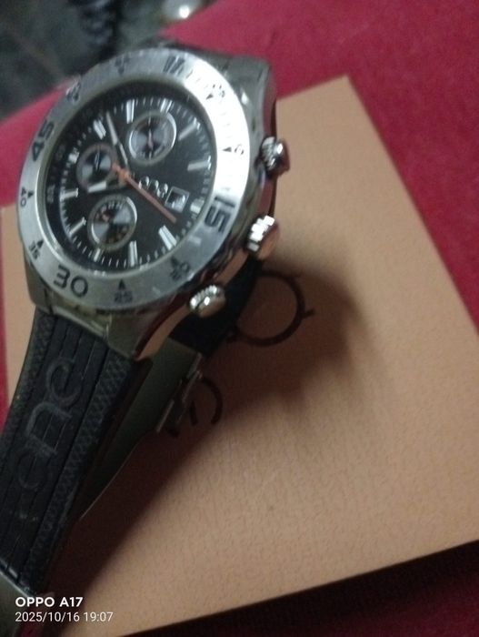 Relógio One pouco usado