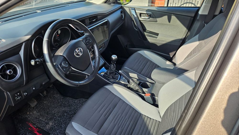 Toyota Auris 1.2 nawi kamera asystent tempomat książka serwisowa