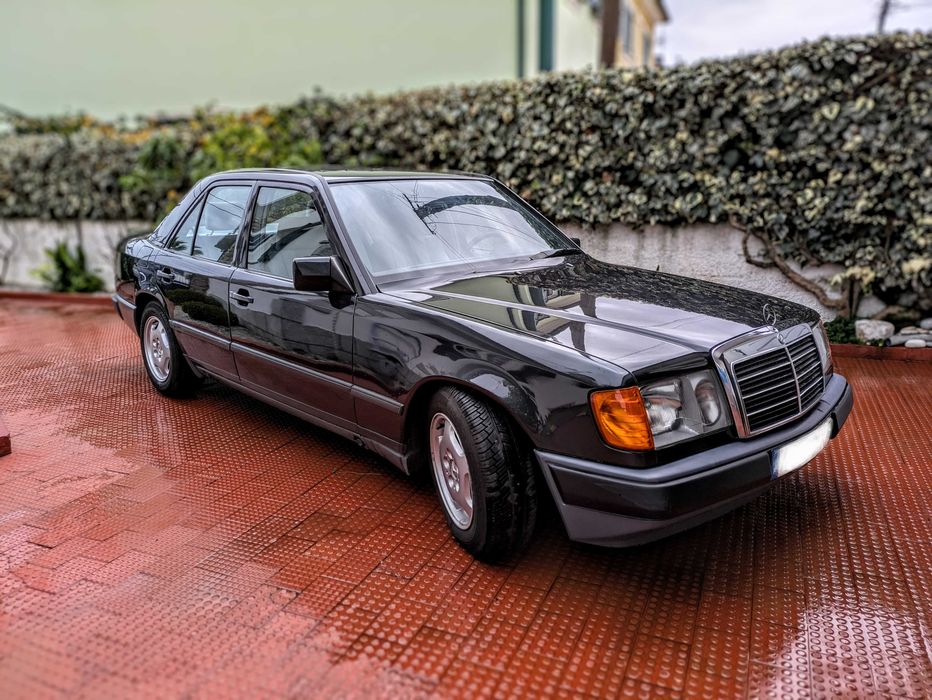 Mercedes Benz Classe E 250d 1989 cinzento