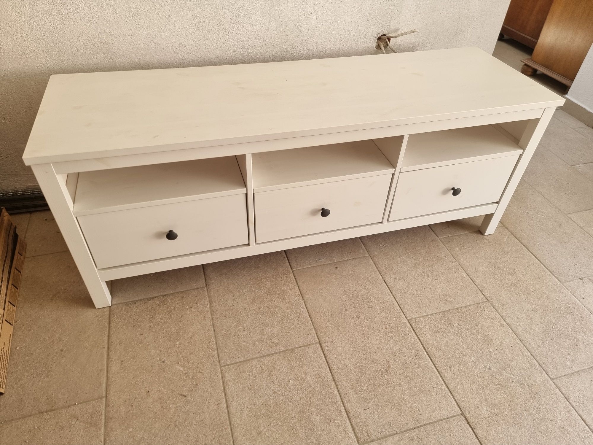 Drewniana komoda Ikea biala Hemnes długa sideboard