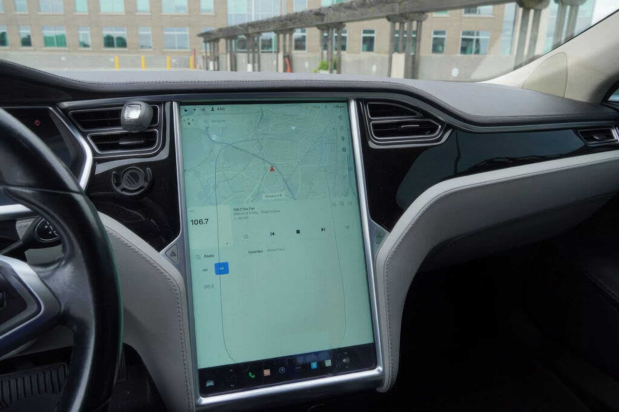 2013 Tesla Model S 85 RWD
