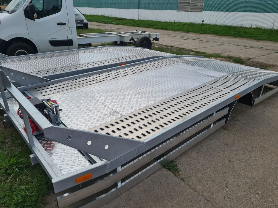 Najazd zabudowa auto-lawety