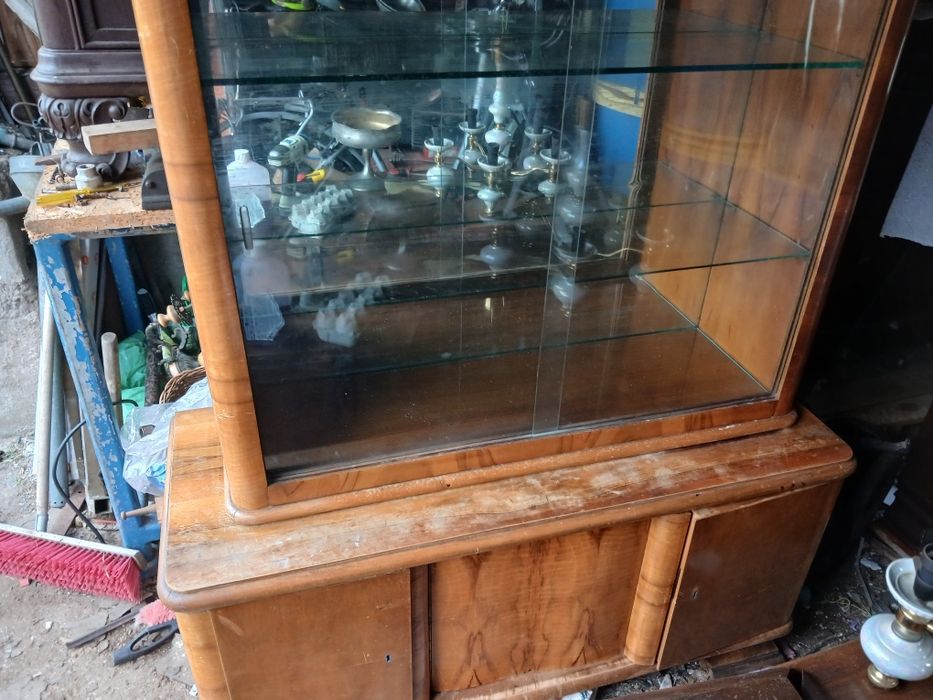 Stary kredens witryna PRL