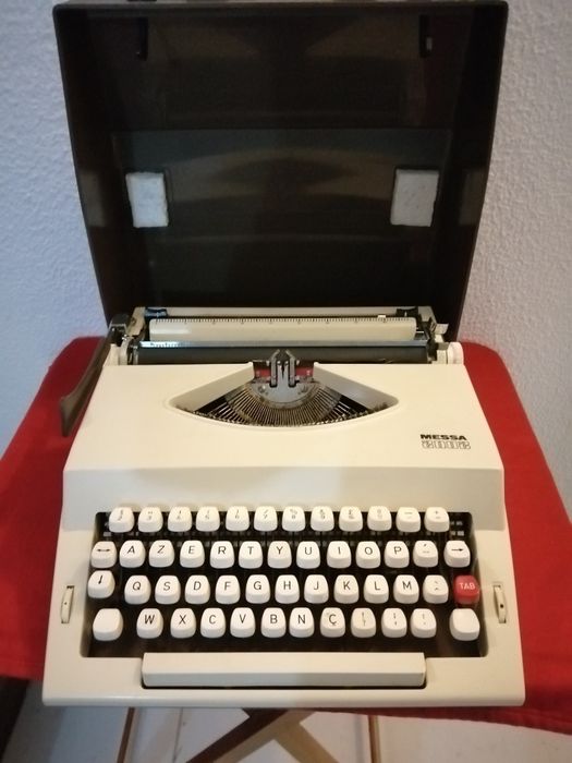 Màquina de escrever MESSA a funcionar