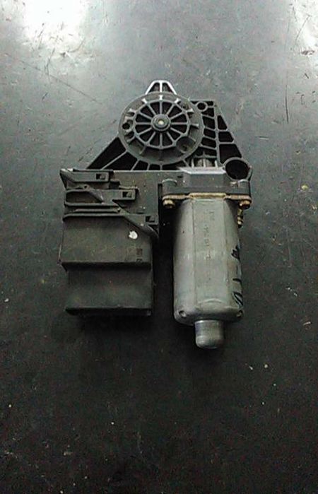 Motor vidro trás direito VOLKSWAGEN Passat (3B3)