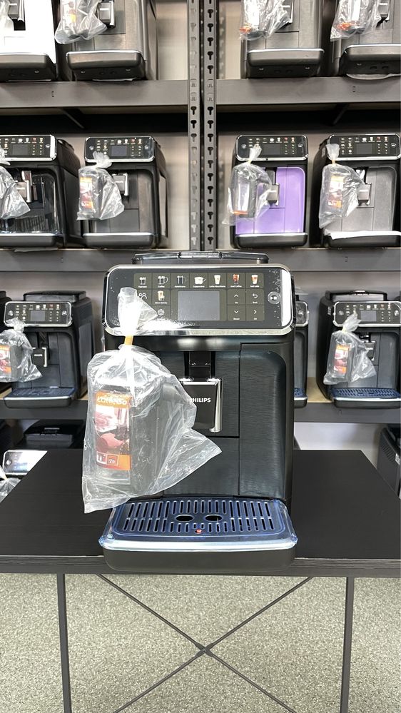 Кофемашина Philips 5500,состояние новой ,гарантия -1 год