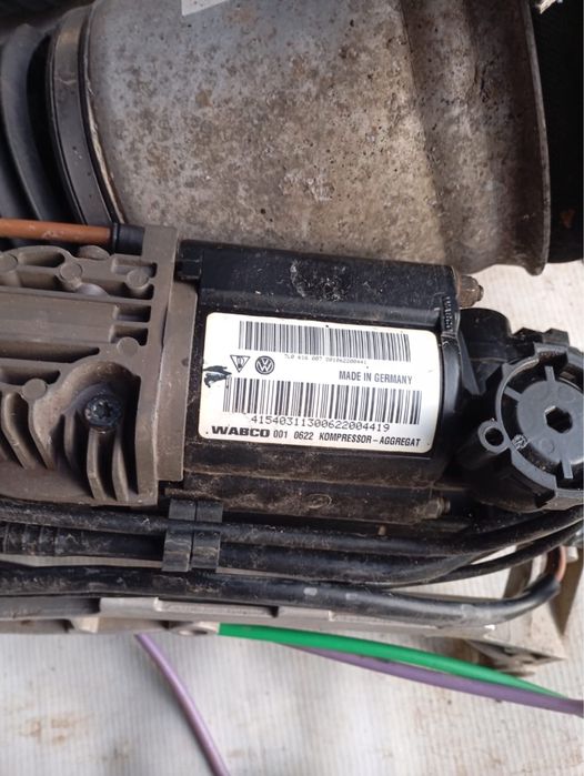Компресор  пневмо підвіска вольцваген  таврег.