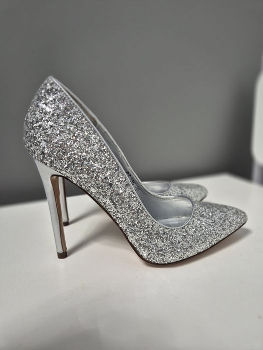 Блестящие туфли на шпильке