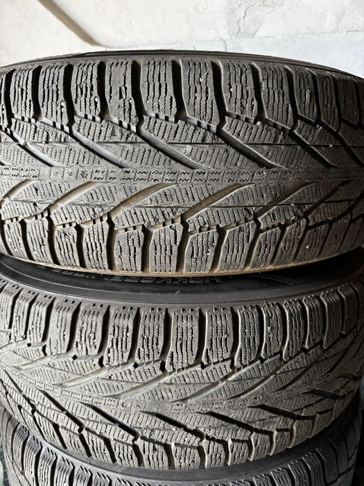Продам резину 245/65 R17 (SUV) зимняя, шины