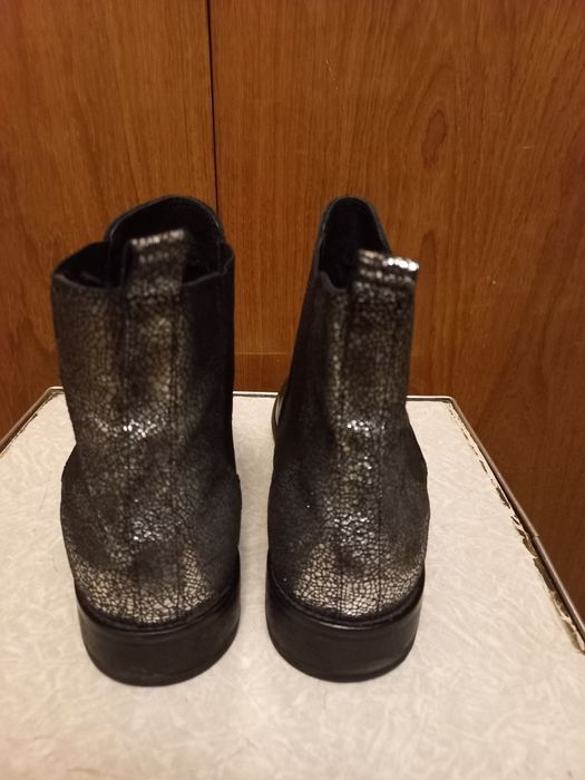 Чёрные ботинки с нюансами