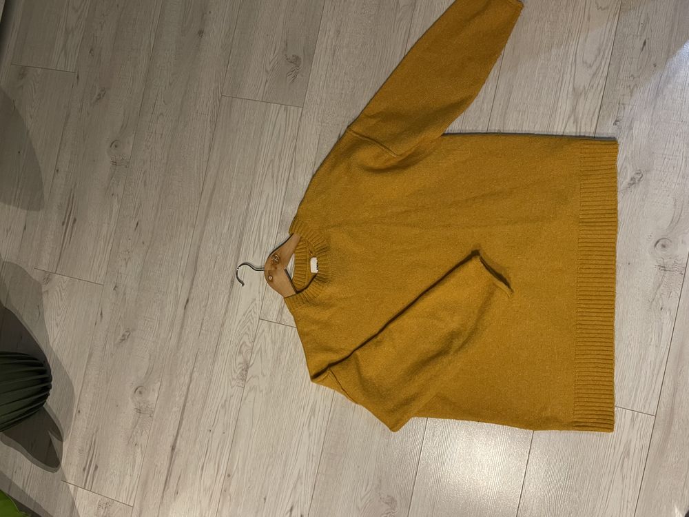 Musztardowy żółty sweter pomarańczowy dzianina