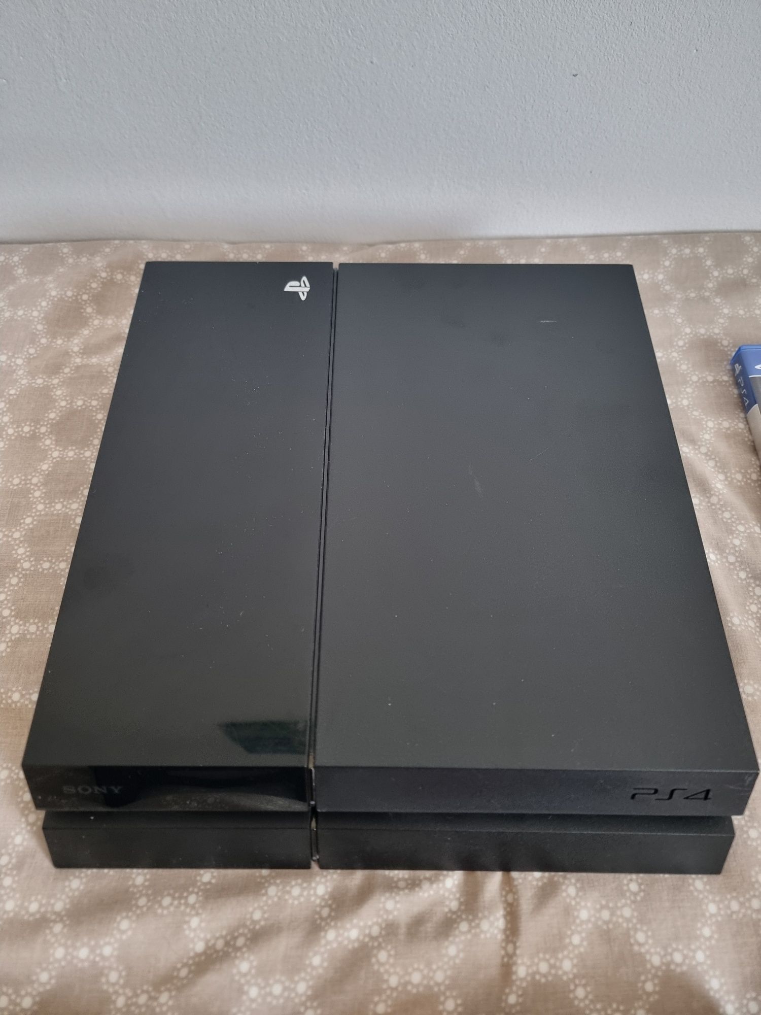 Playstation 4 PS4 zestaw 4 pady i gra