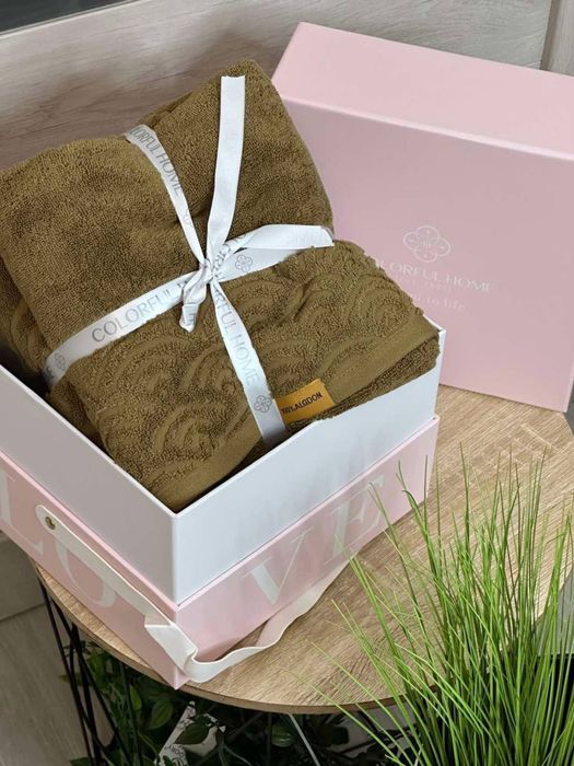 На подарунок! Якісна махра набір рушників подарочные полотенца 600 мг