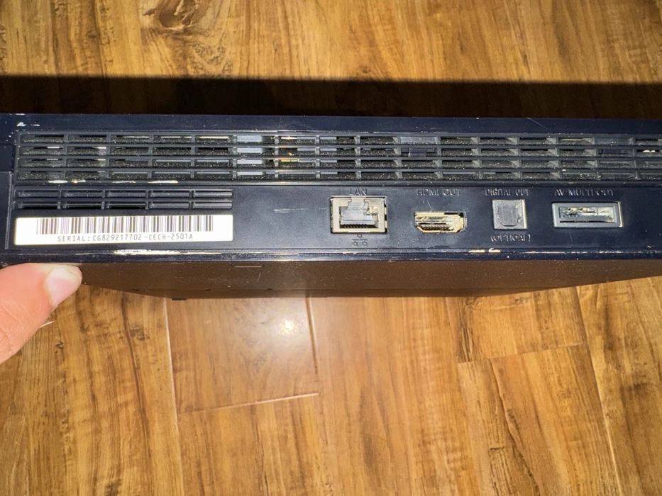 PlayStation 3 (c/ 2 jogos+ comandos)