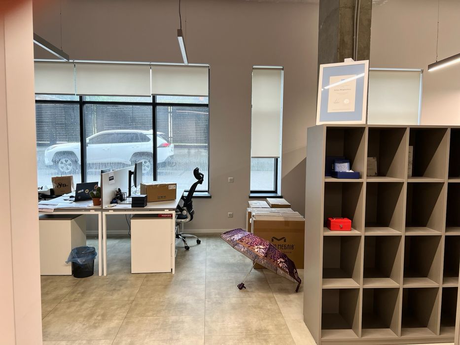 Сучасний Офіс 350 (м2) на Пасічній, Власник