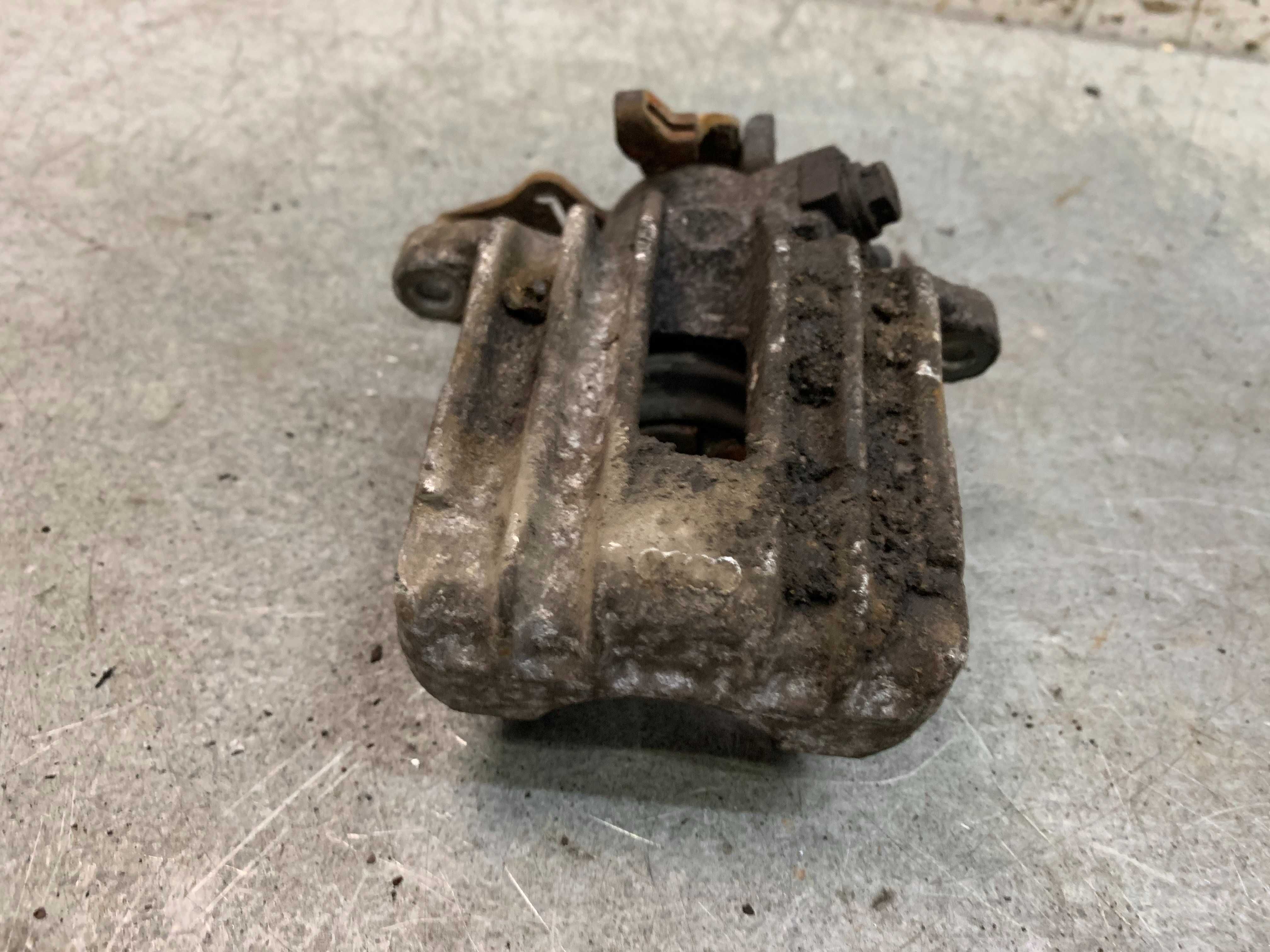 VW Golf IV Seat Toledo II LeonI Zacisk Hamulcowy Prawy Tylny Prawy Tył