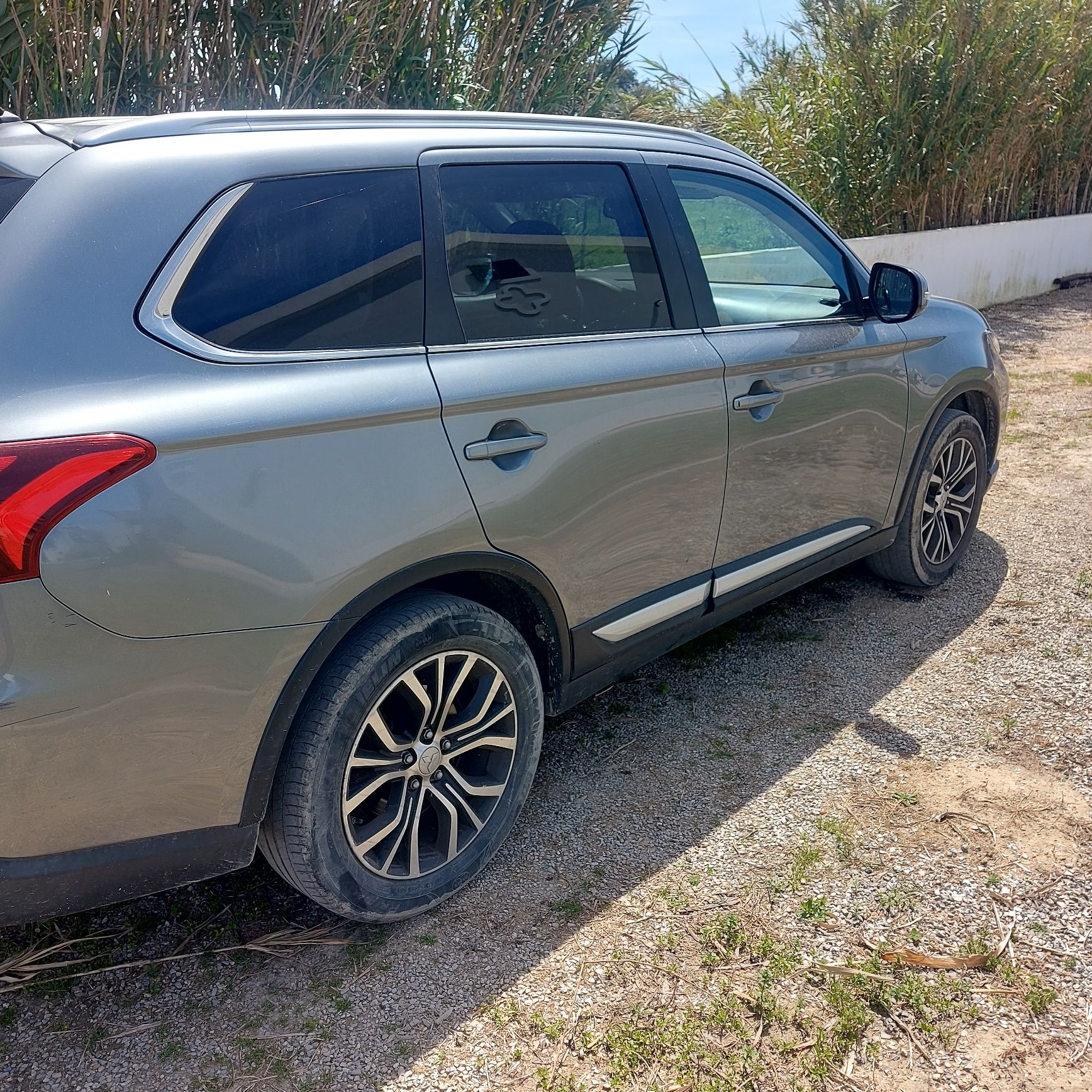 Se trata de Mitsubishi outlander 2.2di