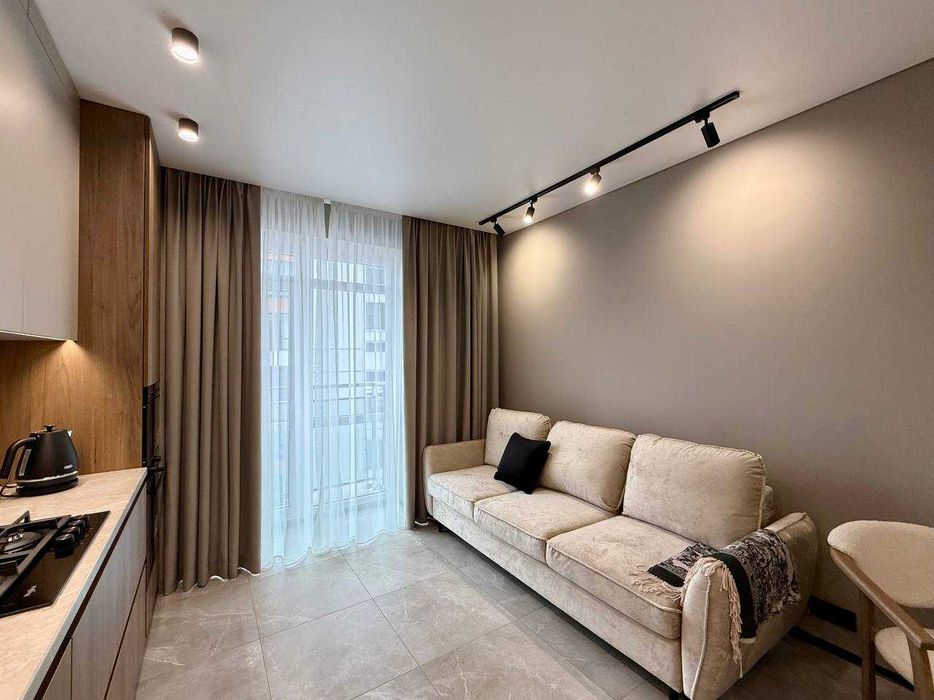 Стильна дизайнерська 1-к квартира в ЖК Липки, біля озера та парку