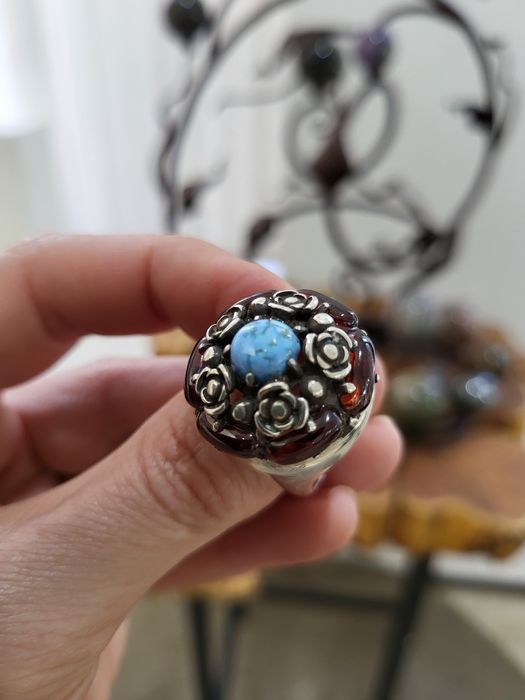 Авторське срібне кільце з бірюзою та гранатами