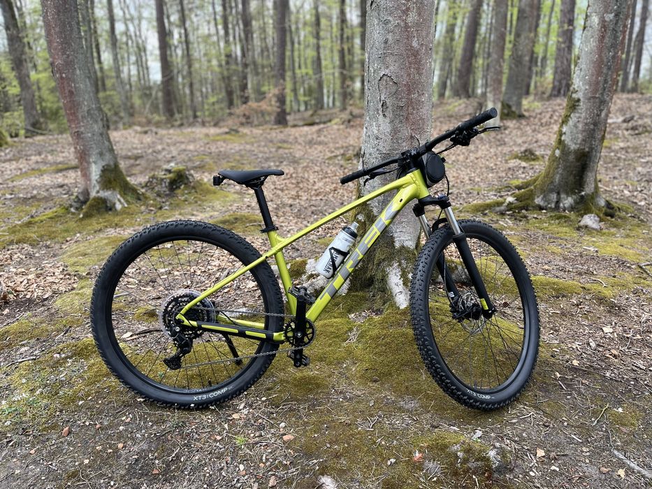 Trek Marlin 5 gen 3 w kolorze power surge - oliwkowym rozmiar M