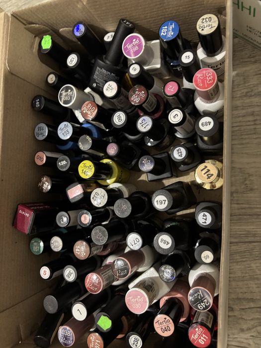 Лаки  б/у по 50 грн