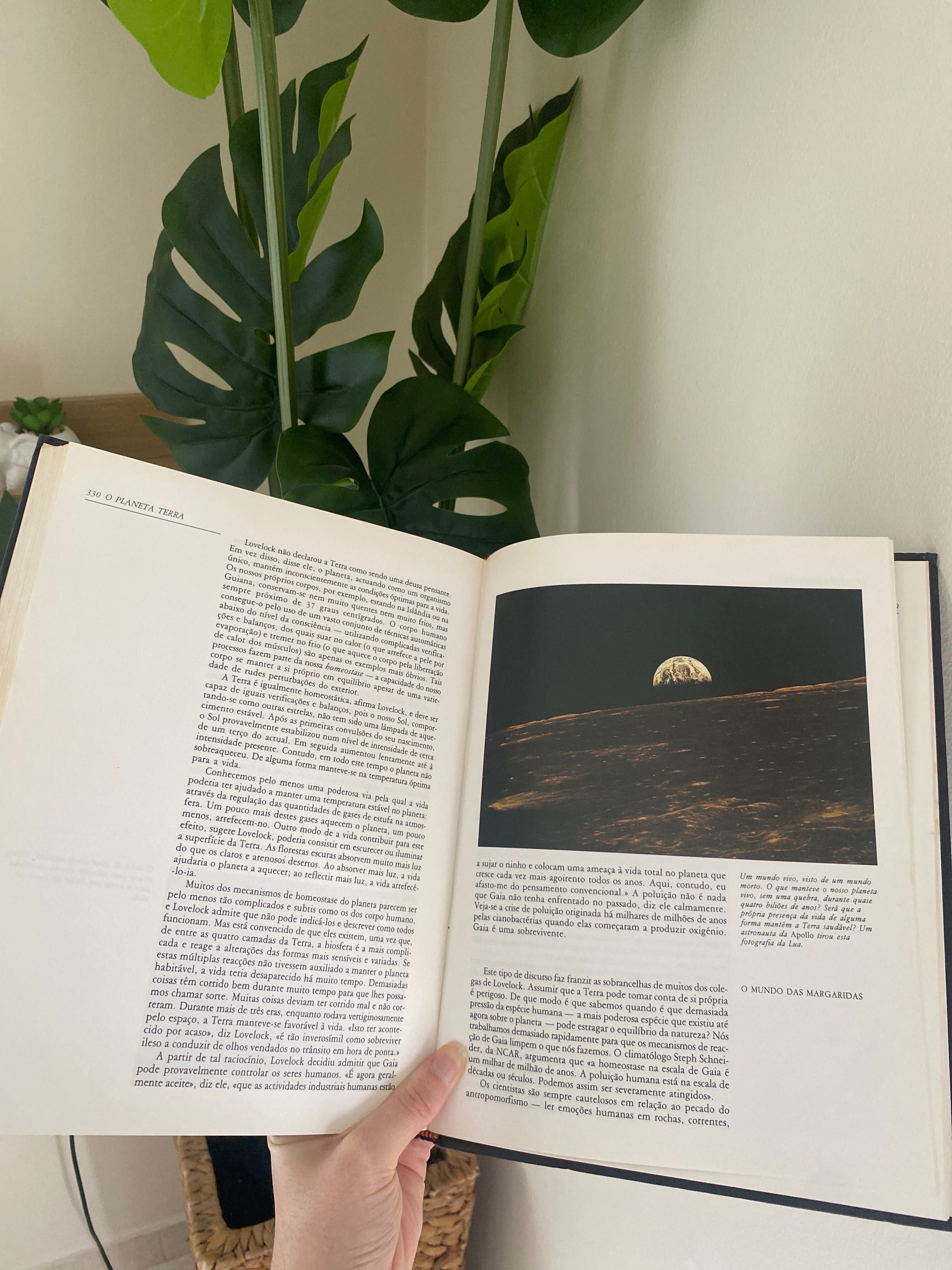 Livro ilustrado O Planeta Terra - de Jonathan Weiner