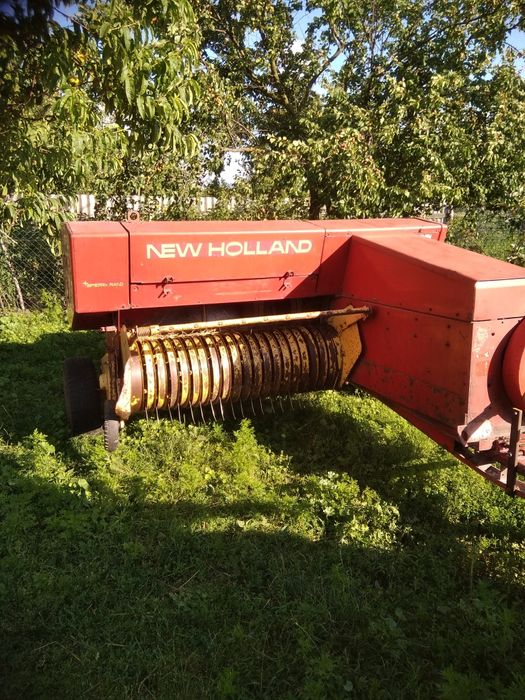 Продам прес-підбирач NewHolland
