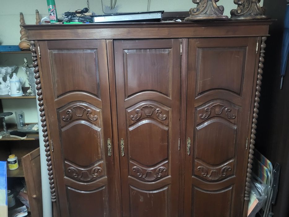 Roupeiro + comoda + 2 camiseiros