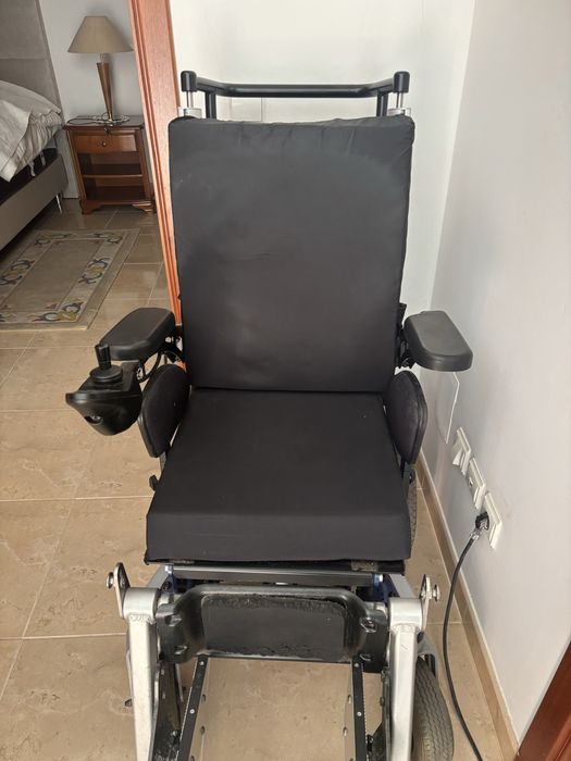 Cadeira de rodas elétrica Invacare Dragon Verticalizer