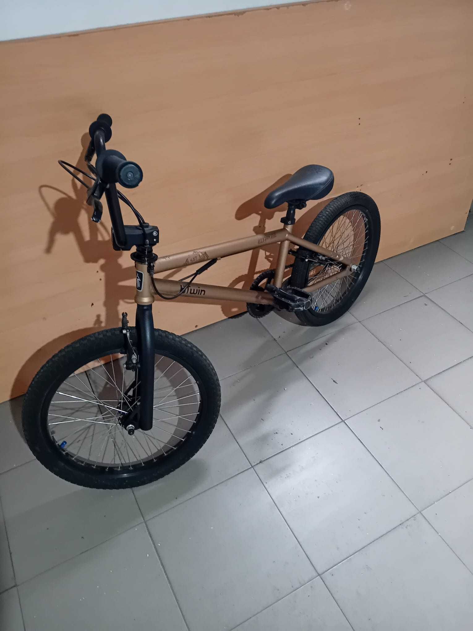 Bike BMX muito estimada com pouco uso. Tudo de origem.