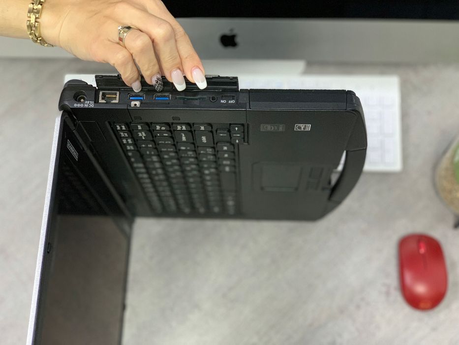 Pancerny Panasonic CF-54 Mk3 i5-7300u 8GB 256SSD  Windows 11 + LTE