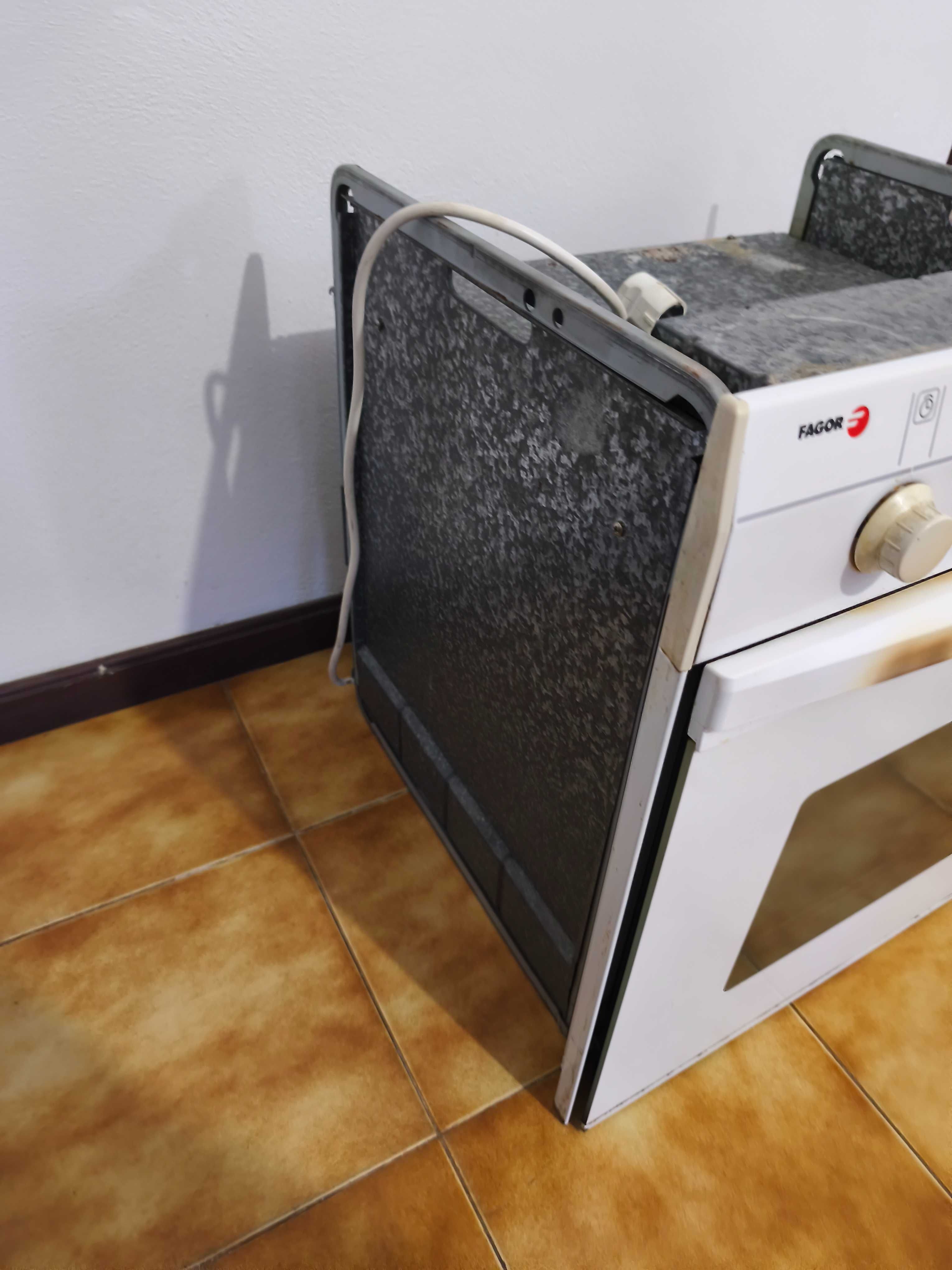 Forno elétrico de encaixe